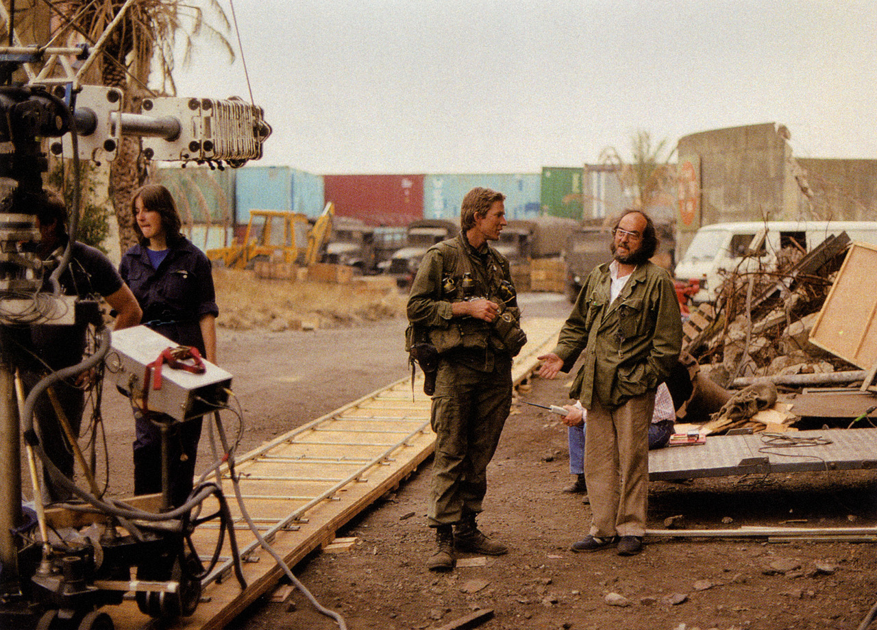 r/OldSchoolCelebs - 1987 Matthew Modine & Stanley Kubrick, filming 'Full Metal Jacket'