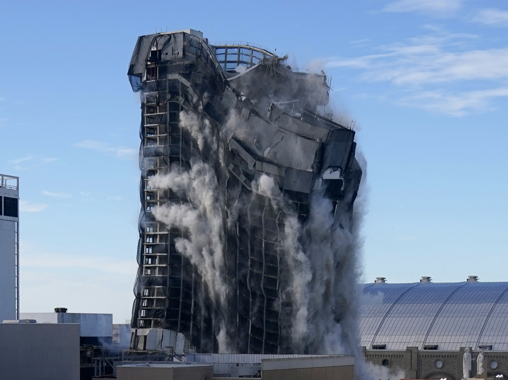 r/pics - Demolition of Trump Plaza Hotel and Casino in Atlantic City. 