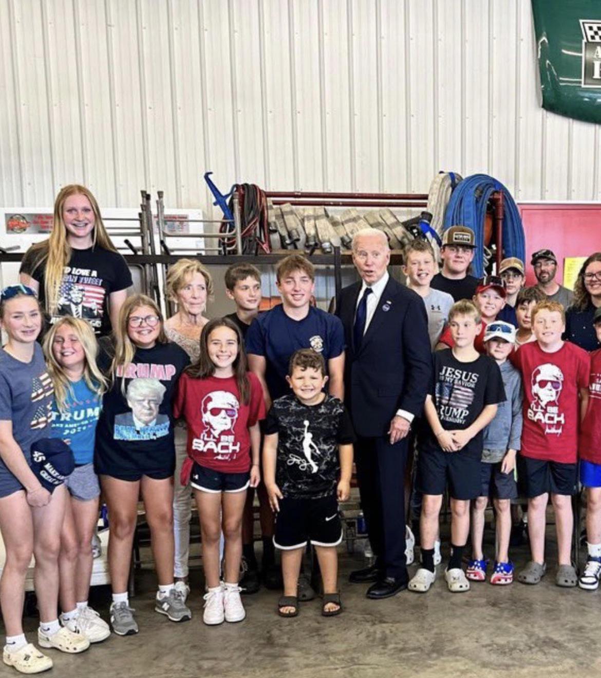 r/pics - Biden poses with kids wearing Trump T-shirts in Pennsylvania