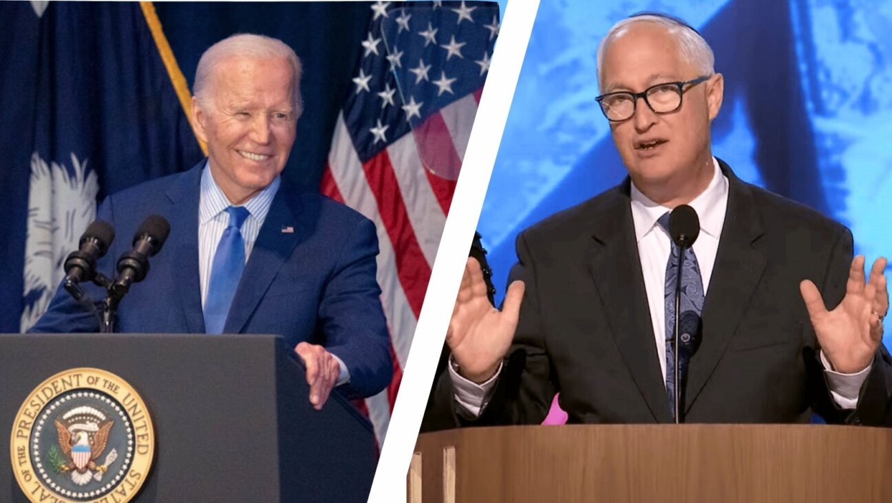 President Joe Biden and Rabbi Michael Beals.