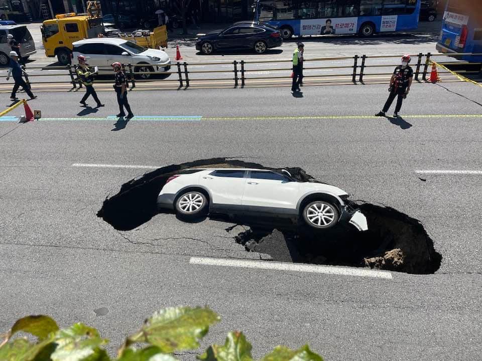 r/pics - Not a street art. A sinkhole in Seoul. 