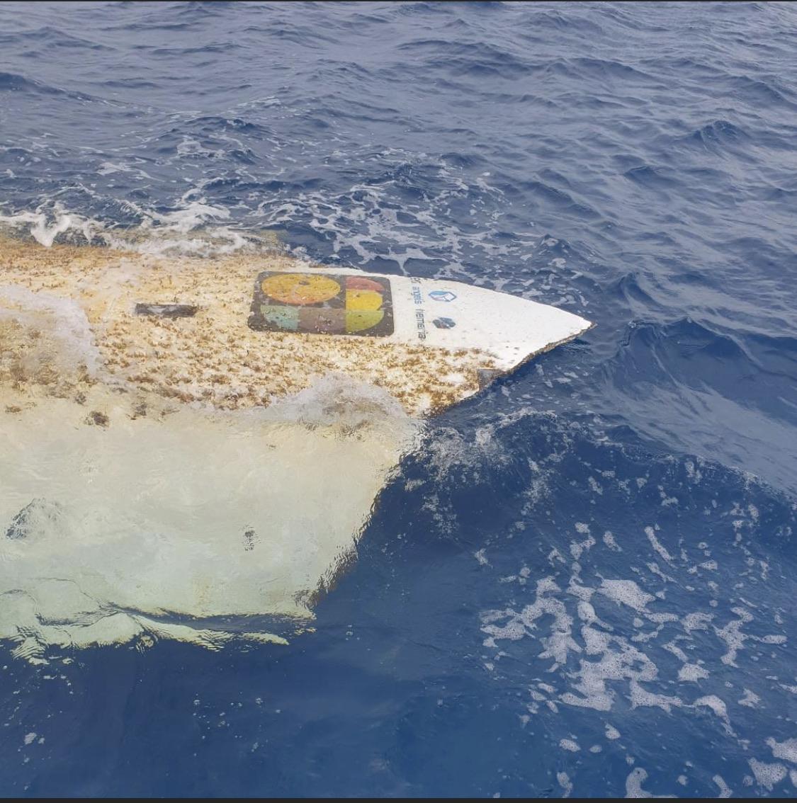 r/whatisthisthing - Drifting off the coast of Cayman 12ftx15ft, perhaps a piece of an Arianespace rocket?