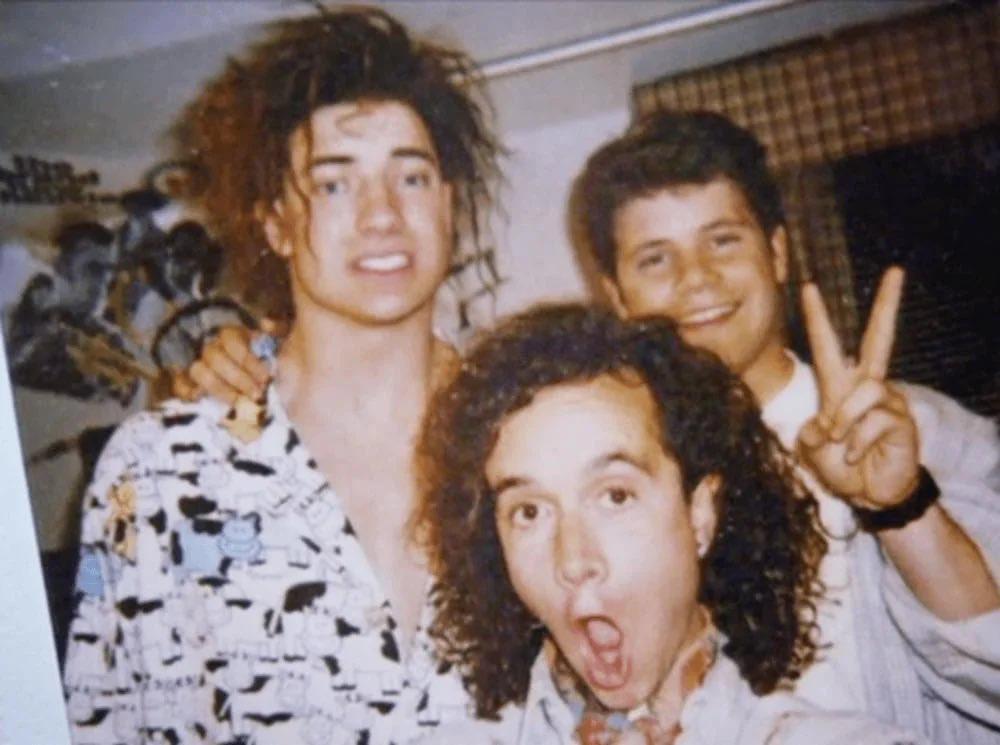 r/OldSchoolCool - 1992: Brendan Fraser, Pauly Shore, Sean Astin - Weezing the juuuuuice, buddy