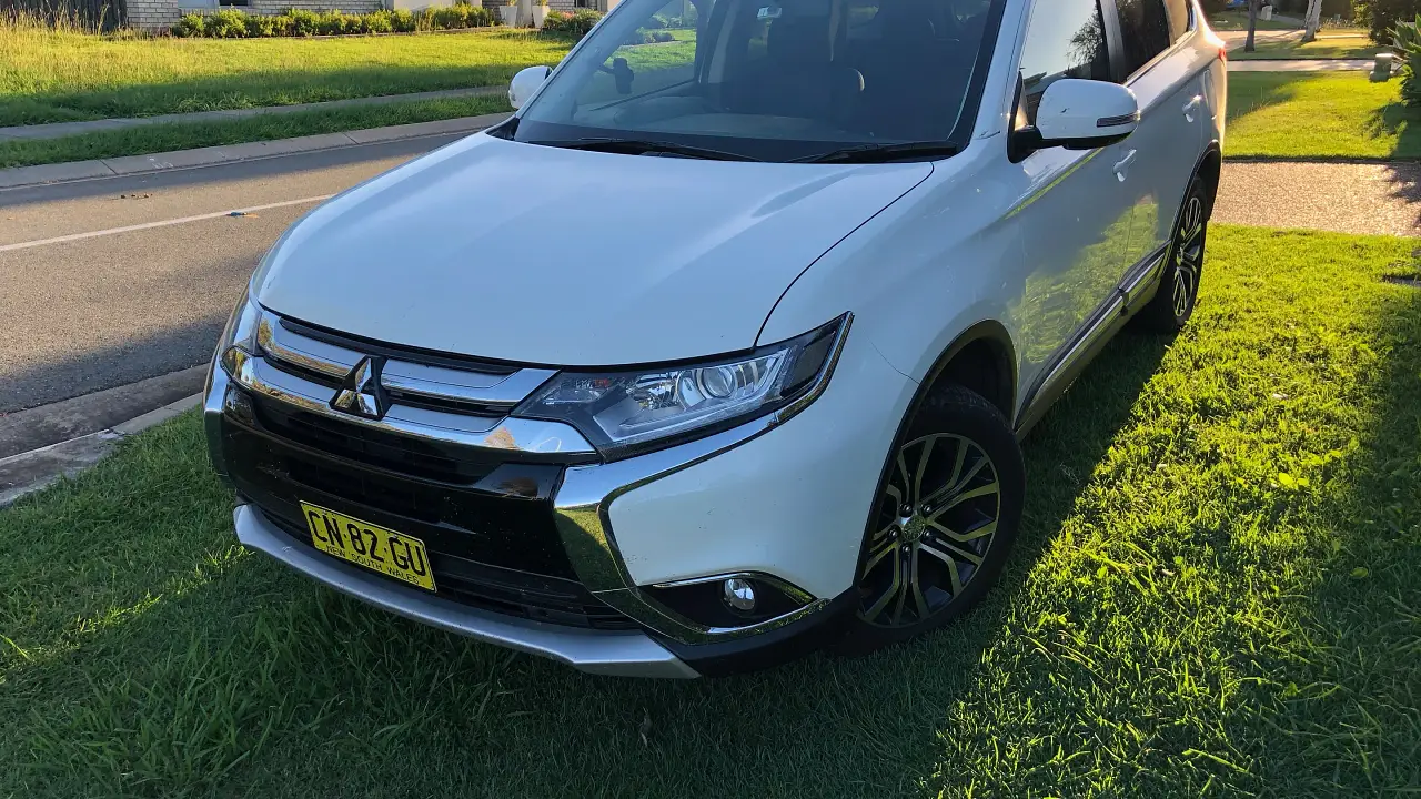 2016 Mitsubishi Outlander XLS (4x4) review