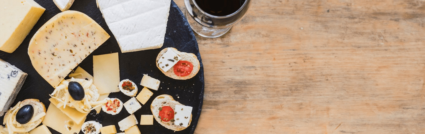 Cheese and wine, the perfect recipe for a great dinner party