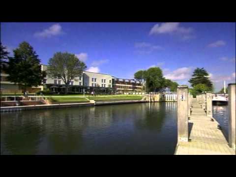 Thumbnail: runnymede~on~thames hotel, River Thames