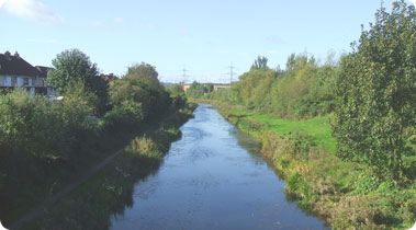 Walsall Canal from Midland Road Bridge. © John M - http://creativecommons.org/licenses/by-sa/2.0/