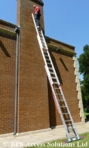 EXTENSION LADDERS WITH INTEGRAL STABILISER