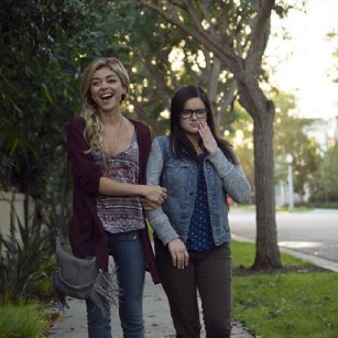 Still of Sarah Hyland and Ariel Winter in Modern Family (2009)