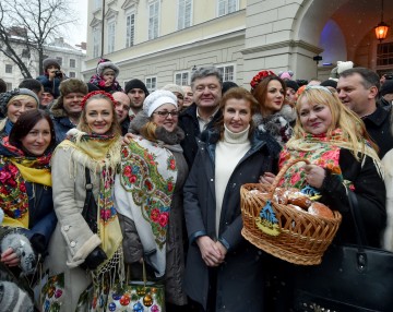 Президент з родиною відвідав ярмарок 