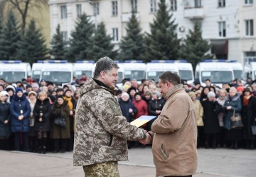 Президент вручив державні нагороди медикам Донеччини