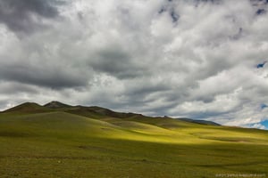 Среди зеленых холмов: потрясающие пейзажи Монголии