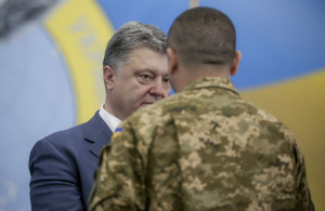 Президент Петро Порошенко привітав військовослужбовців Головного управління розвідки Міністерства оборони з професійним святом  в день 24-ї річниці воєнної розвідки України, 7 вересня 2016 року