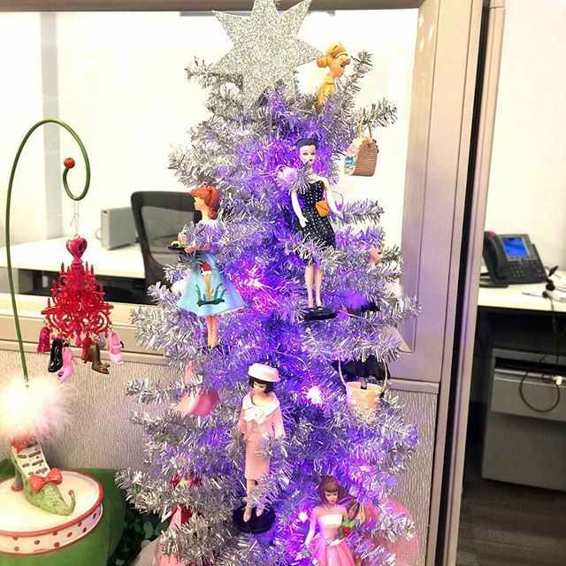 Barbie holiday spirit has hit the newsroom via Jennifer Huffman's desk.
Reposted from @girlreporter 
#napa #nvratwork #reporterlife #barbie #barbiechristmas #christmas