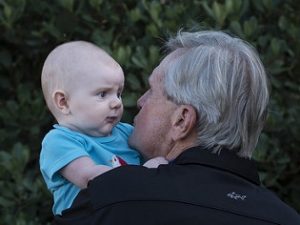 mi papá convertido en abuelo