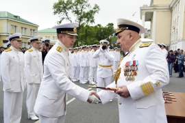 В Тихоокеанском ВВМУ прошёл торжественный ритуал выпуска офицеров и мичманов ВМФ