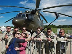 Посетители на Международном авиационно-космическом салоне МАКС-2017 в Жуковском. 23 июля 2017