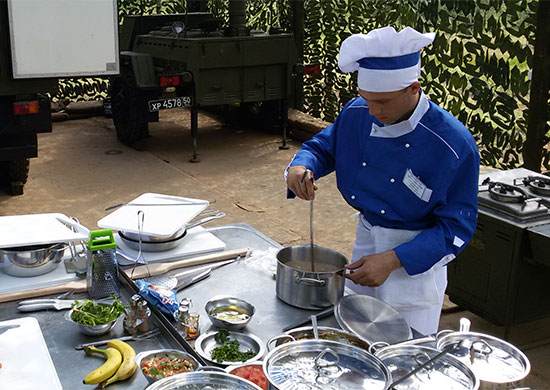 Russian military bakers are the best in AK-74 firing at the “Field Kitchen” international contest