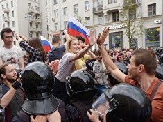 На Тверской улице в Москве во время несанкционированной акции. 12 июня 2017