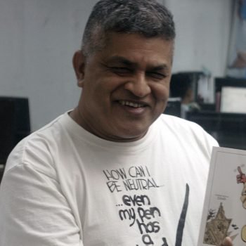 Zunar holding his book 'Sapuman, Man of Seel'. © Amnesty International