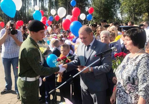 В День знаний юнармейцам вручены заслуженные награды