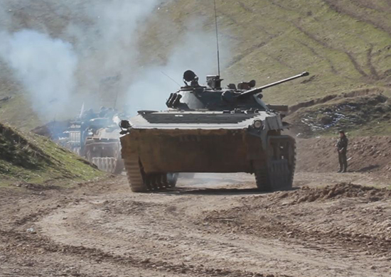 Военнослужащие 201 российской военной базы в ходе учения уничтожили условных террористов в горах Таджикистана