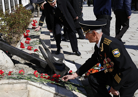 В Севастополе отмечают 82-ю годовщину со дня основания Черноморского высшего военно-морского училища имени адмирала П.С. Нахимова