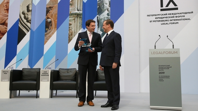 Presentation of the St Petersburg International Legal Forum Private Law Prize to Jeremias Prassl, author of Humans as a Service