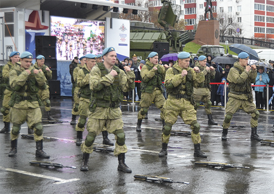 Более 8 тыс. человек посетили акцию  «Военная служба по контракту – Твой выбор!» в Уфе