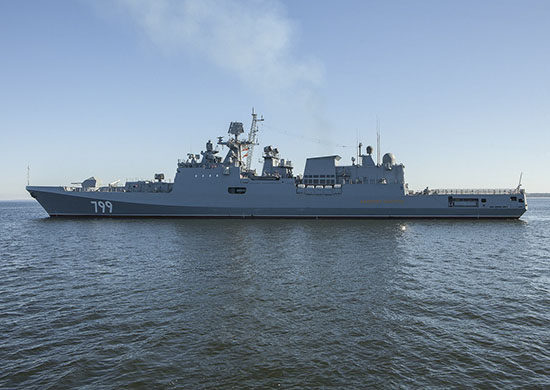La tripulación de la fragata "Almirante Makarov" de la flota del mar Negro trabajó la interacción con la aviación de cubierta en el mar Mediterráneo