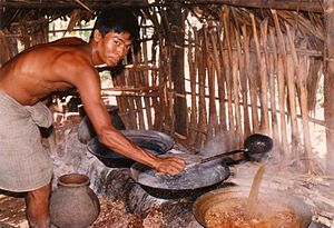 బర్మా దేశంలో బెల్లం తయారీ. బెల్లం (Jaggery) ఒక తియ్యని ఆహార పదార్ధము. దీనిని సాధారణంగా చెరకు రసం నుండి తయారుచేస్తారు.