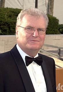 Sir Howard Stringer Shankbone Metropolitan Opera 2009.jpg