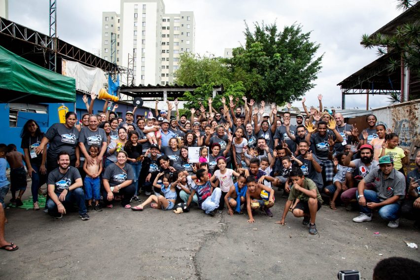 Group shot of Cataki at a PimpMyCarroças program.