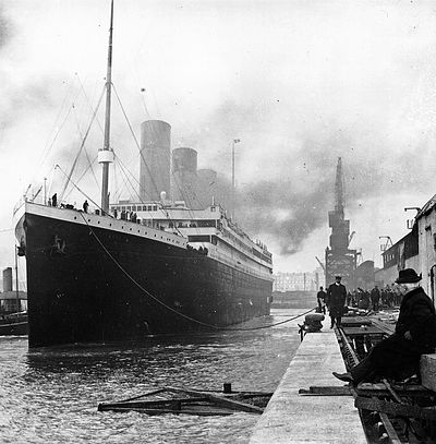 Kapal RMS Titanic di dermaga Southampton sebelum pelayaran perdananya.