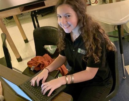 Suguey Carmona working on a laptop in class.