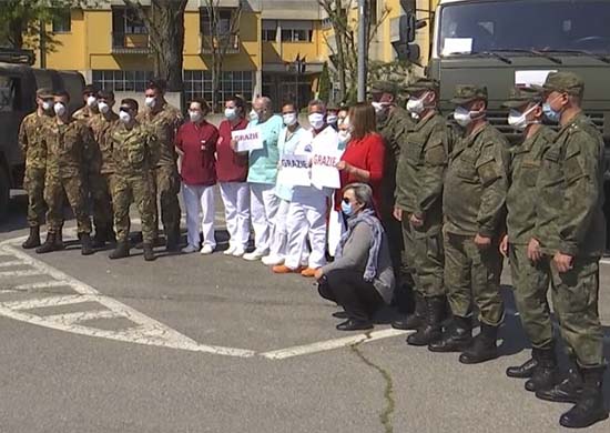 Los especialistas militares de Rusia junto a los militares de protección NBQ de las fuerzas armadas italianas realizaron la desinfección de salas internas y las carreteras adyacentes de tres entidades médicas más de Brescia