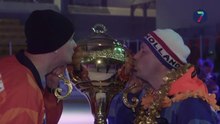 File:Toeters en confetti voor kampioensteam bandy.webm