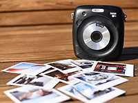 The Fujifilm Instax Square SQ10 is less fun than it should be