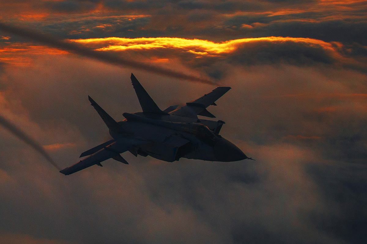 MiG-31 fighter of the Pacific Fleet naval aviation intercepted a mock violator of the air border in Kamchatka at night