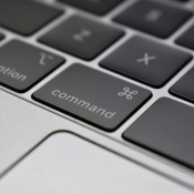 Command-toets MacBook Pro.