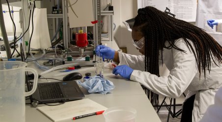 Female student working in the laboratory