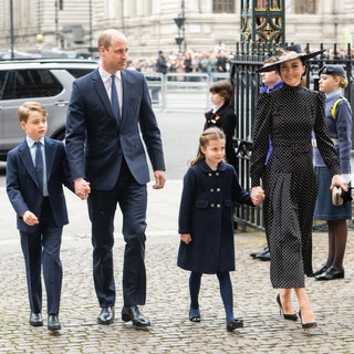 ジョージ王子、ウィリアム王子、シャーロット王女、キャサリン妃/Prince George of Cambridge, Prince William, Duke of Cambridge, Princess Charlotte of Cambridge and Catherine, Duchess of Cambridge depart the memorial service for the Duke Of Edinburgh at Westminster Abbey on March 29, 2022 in London, England. 