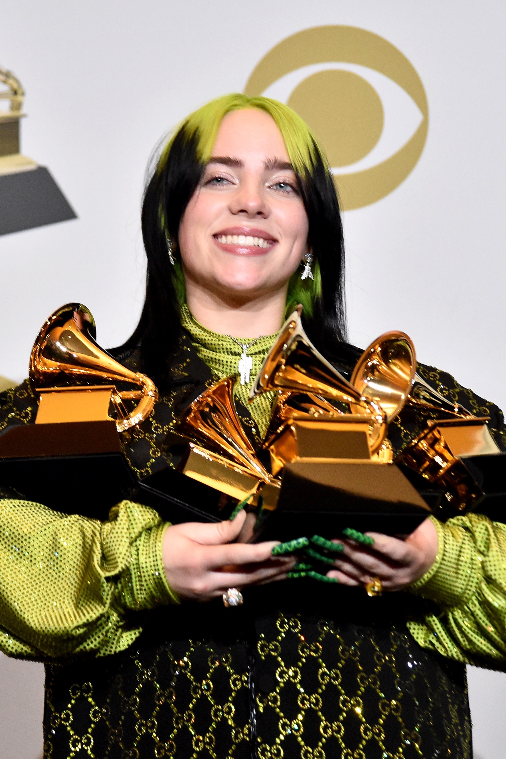 ビリー・アイリッシュ、グラミー賞Billie Eilish poses with her awards in the press room during the 62nd Annual GRAMMY Awards at STAPLES...