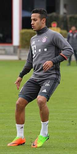 Thiago Training 2017-03 FC Bayern Muenchen-2.jpg