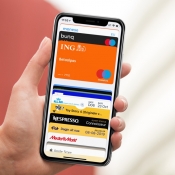 Wallet-app met Apple Pay en klantenkaarten.