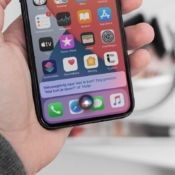 iOS 14: Siri spraakopdracht met nieuw design.