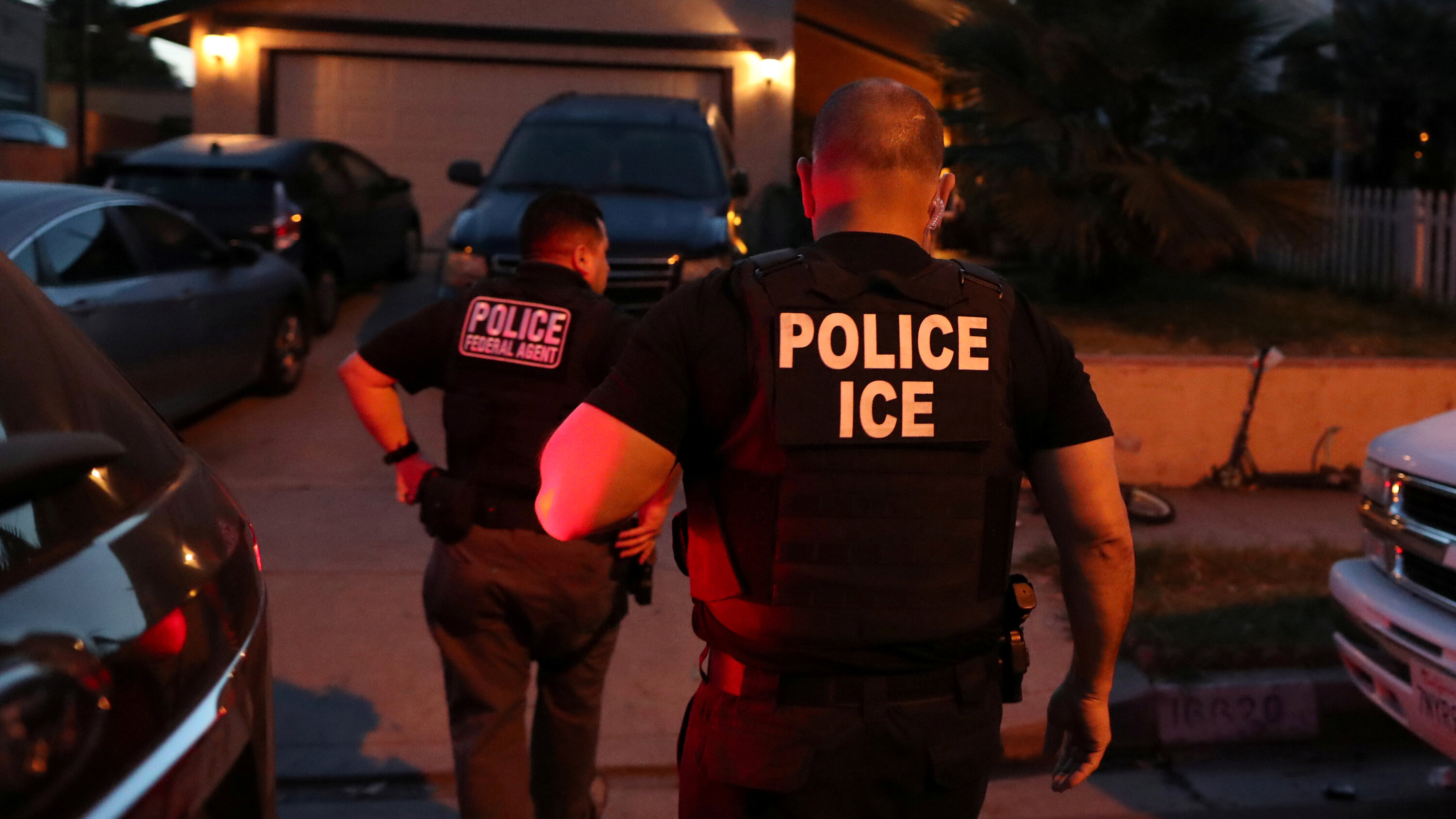 David Marin, a field office director for ICE, and fugitive operations agents arrived to arrest a Mexican national in Paramount, Calif., in 2020.