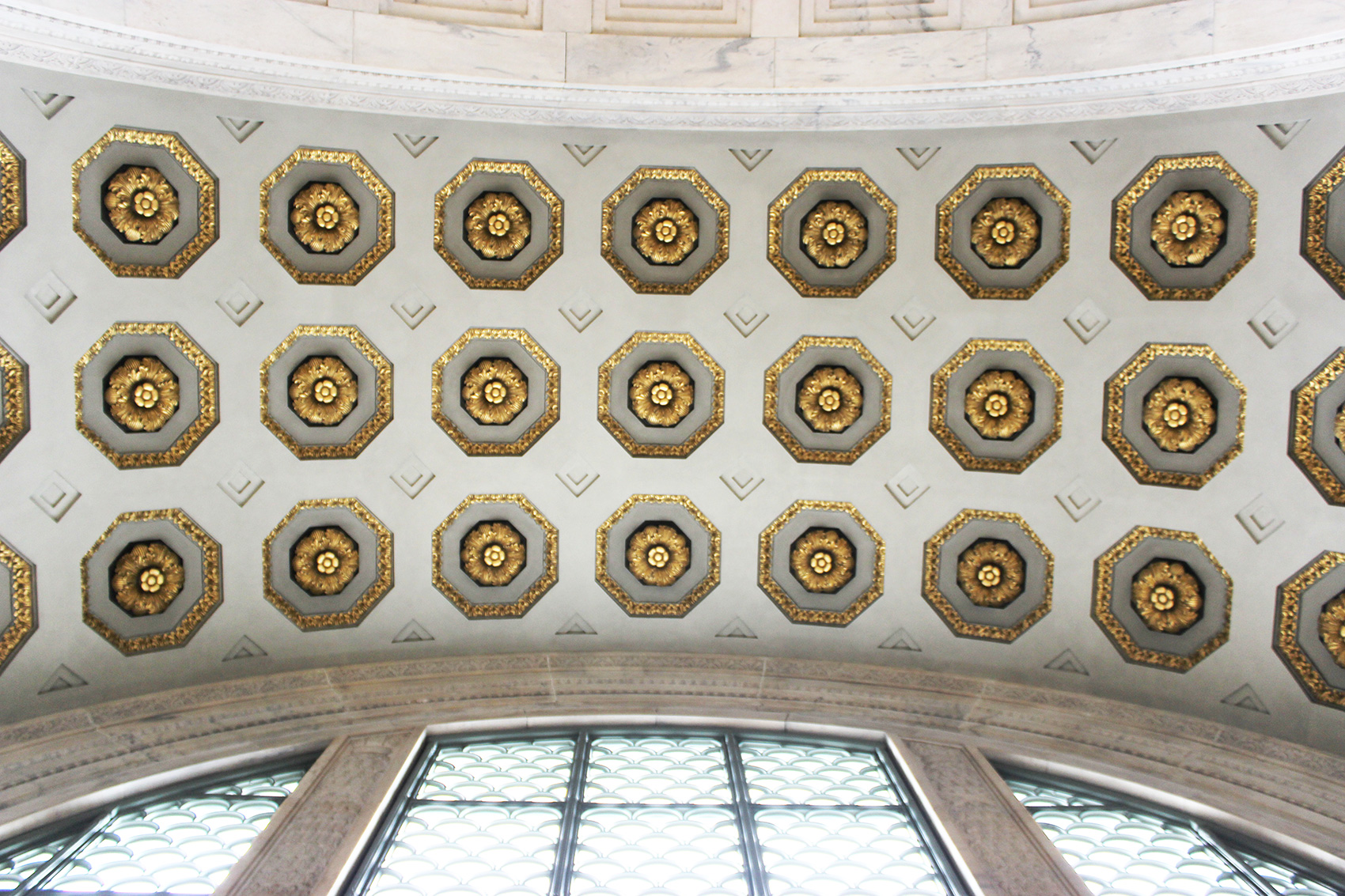 state house ornimental ceiling background image