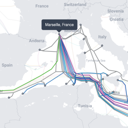 World map representing all the oceanic cables, highlighting the ones in relation to Marseille