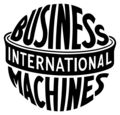 O logotipo que foi usado entre 1924-1946. O logotipo está em um formato para sugerir um globo, cercado pela palavra "Internacional".[14]